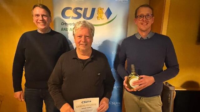 Johannes Graf (rechts im Bild) und auch CSU-Kreisvorsitzender Christof Herbert (links im Bild) bedankten sich bei Bernd Elbert für seine tatkräftige Unterstützung in den vergangenen Jahren.
