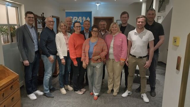 Die neue Vorstandschaft des GPA Deggendorf v.l.: Paul Linsmaier, Thomas Bielmeier, Renate Wasmeier, Dr. Rupert Freislederer, Patricia Moser, Prof. Horst Kunhardt, Dr. Ila Schnabel, Dr. Klaus Meier, Yvonne Pletl-Schäfer, Thomas Erndl, Laurin Burg, Christian Fenzl