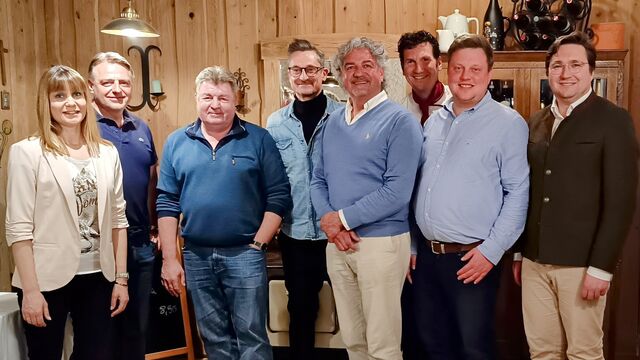 Jahreshauptversammlung_2024.jpg Auf dem Foto von links: Birgit Huber, Walter Senger, Walter Geier, Markus Würtele, Simon Senger, Florian Huber, Thomas Roßmann, Christian Moser Foto: Dirk Klages