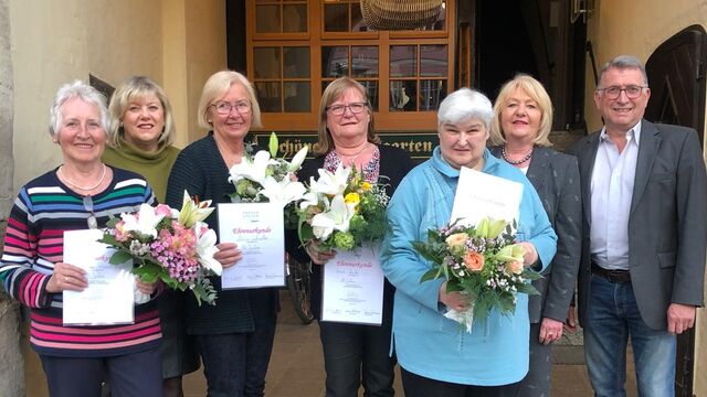 Hanne Strunz, Kreis-Frauen-Unions-Vorsitzende Anita Dollinger, Maria Schneller, Ursula Amler, Helga Gunzelmann, Frauen-Unions-Vorsitzende Renate Gutmann, Stadtverbandsvorsitzender Klaus Drotziger