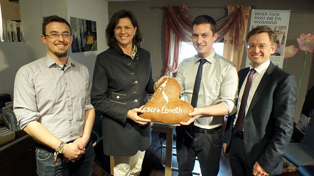 Besuch der stellvertretenden Ministerpräsidentin und bayerische Wirtschaftsministerin Ilse Aigner im Möbelhaus Kellner Ebnath beim
CSU Ortsverband Ebnath.