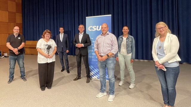 Von li: Michael Mania, Marga Hetzner, Matthias Dießl, Tobias Winkler, Markus Dießl, Silvia Dießl und Sandra Schuller