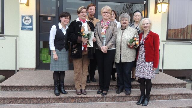 Ehrungen_FU_2014-02 v.l.: FU-Vorsitzende Annemarie Binder, Hildegard Hofmann, Elke Herzer, Ex-FU-Vorsitzende und Stadträtin Elisabeth Wende, Pauline Schneider, Waltraud Schlereth, FU-Ehrenvorsitzende Zita Zeier und stv. FU-Vorsitzende Erna Sell