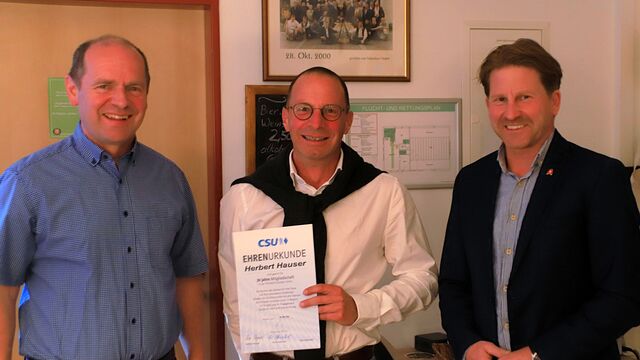 Für 30 Jahre Mitgliedschaft wurde in diesem Jahr Herbert Hauser geehrt Für 30 Jahre Mitgliedschaft wurde in diesem Jahr Herbert Hauser geehrt