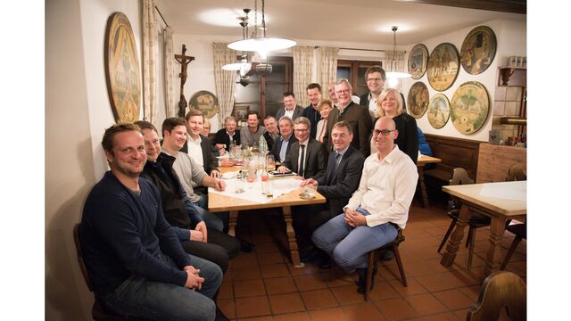 Die Kreisvorstandschaft der CSU mit Vorsitzenden Bernd Sibler, Bundestagsabgeordneten Bartholomäus Kalb und Bundestagskandidaten Thomas Erndl bei der Vorstandssitzung in Moos Die Kreisvorstandschaft der CSU mit Vorsitzenden Bernd Sibler, Bundestagsabgeordneten Bartholomäus Kalb und Bundestagskandidaten Thomas Erndl bei der Vorstandssitzung in Moos