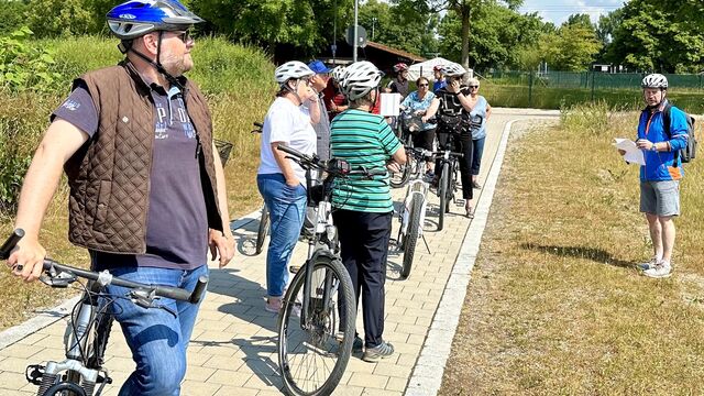 Radtour mit Bürgermeister Josef Grundner Radtour mit Bürgermeister Josef Grundner. Im Vordergrund Landtagskandidat Sascha Schnürer.