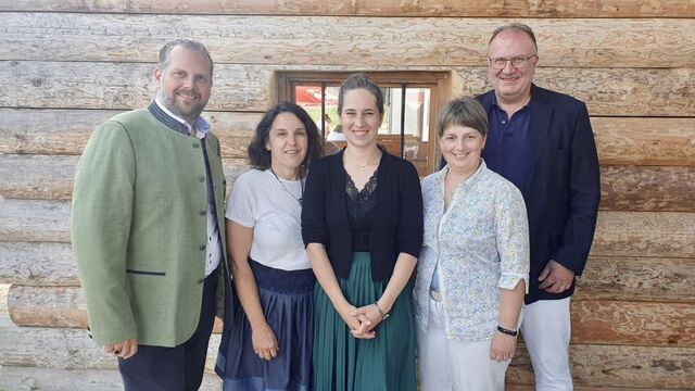 Politischer Frühschoppen beim Holzmannwirt in Oberneukirchen Politischer Frühschoppen beim Holzmannwirt in Oberneukirchen, u.a. mit Sascha Schnürer, Claudia Hausberger und Carolin Auer.