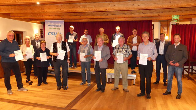 Ehrungen 55 Jahre Sebastian Haindl, Bernd Grabert 50 Jahre Bartholomäus Gruber 40 Jahre Hans Scharf, Bartholomäus Lechner, Georg Gruber, Hubert Gruber, Anna-Maria Spirckel 30 Jahre Klaus Lanzinger 25 Jahre Ulrike Scharf MdL, Hans-Jürgen Notka, Martin Haindl, Andreas Scharf 20 Jahre Tom Engelhardt, Anna Gfirtner 15 Jahre Ursula Anders 10 Jahre Hubert Pfanzelt